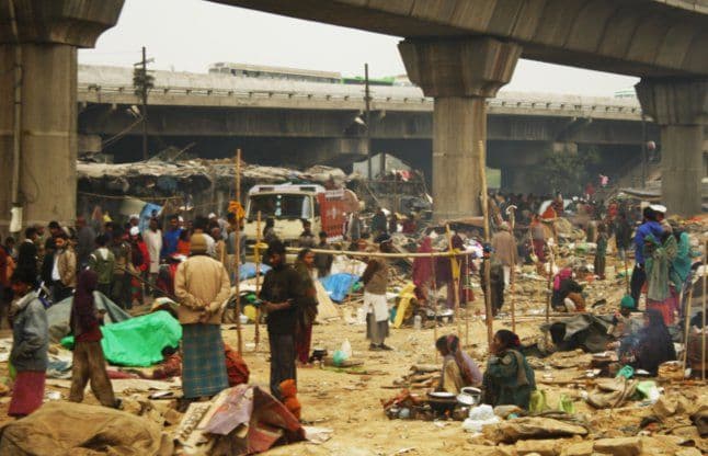 दिल्ली में रेलवे लाइन किनारे बसी 48 हजार झुग्गियों के लिए आयी बड़ी खबर, केन्द्र सरकार ने कही ये बात