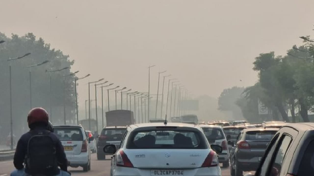 दिल्ली दमघोंटू प्रदूषण को कम करेगा स्पेशल टास्क फोर्स, गोपाल राय ने किया ऐलान