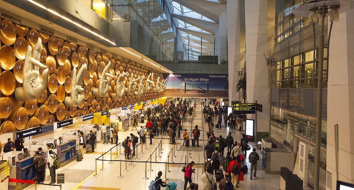 Delhi Airport News: चार महीने के भीतर 62 इलेक्ट्रिक वाहनों को किया जाएगा शामिल, जानें कारण