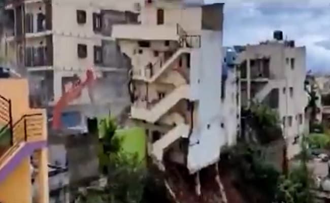 बेंगलुरु में देखते ही देखते जमींदोज हुआ बहुमंजिला इमारत, जानें क्यों ध्वस्त करनी पड़ी बिल्डिंग