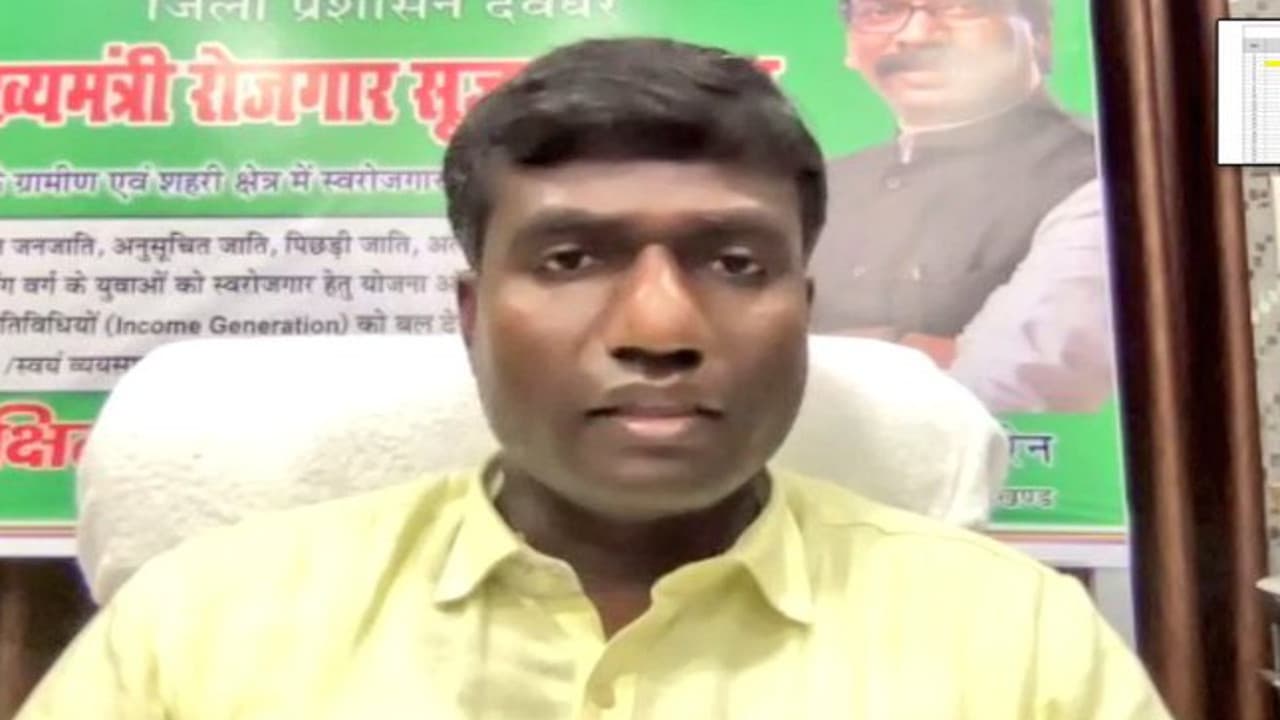 चुनाव आयोग ने देवघर डीसी मंजूनाथ भजंत्री को हटाने का दिया आदेश, गोड्डा सांसद के खिलाफ FIR मामले में माना दोषी