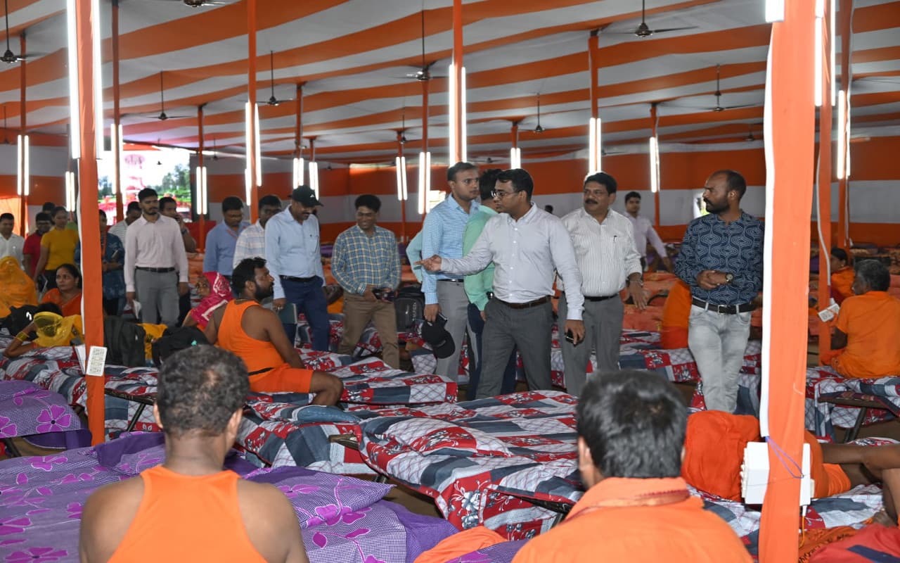 Sawan 2023: चौथी सोमवारी को लेकर देवघर डीसी ने कांवरिया रूट का लिया जायजा, नौलखा मंदिर का जीर्णोद्धार शुरू