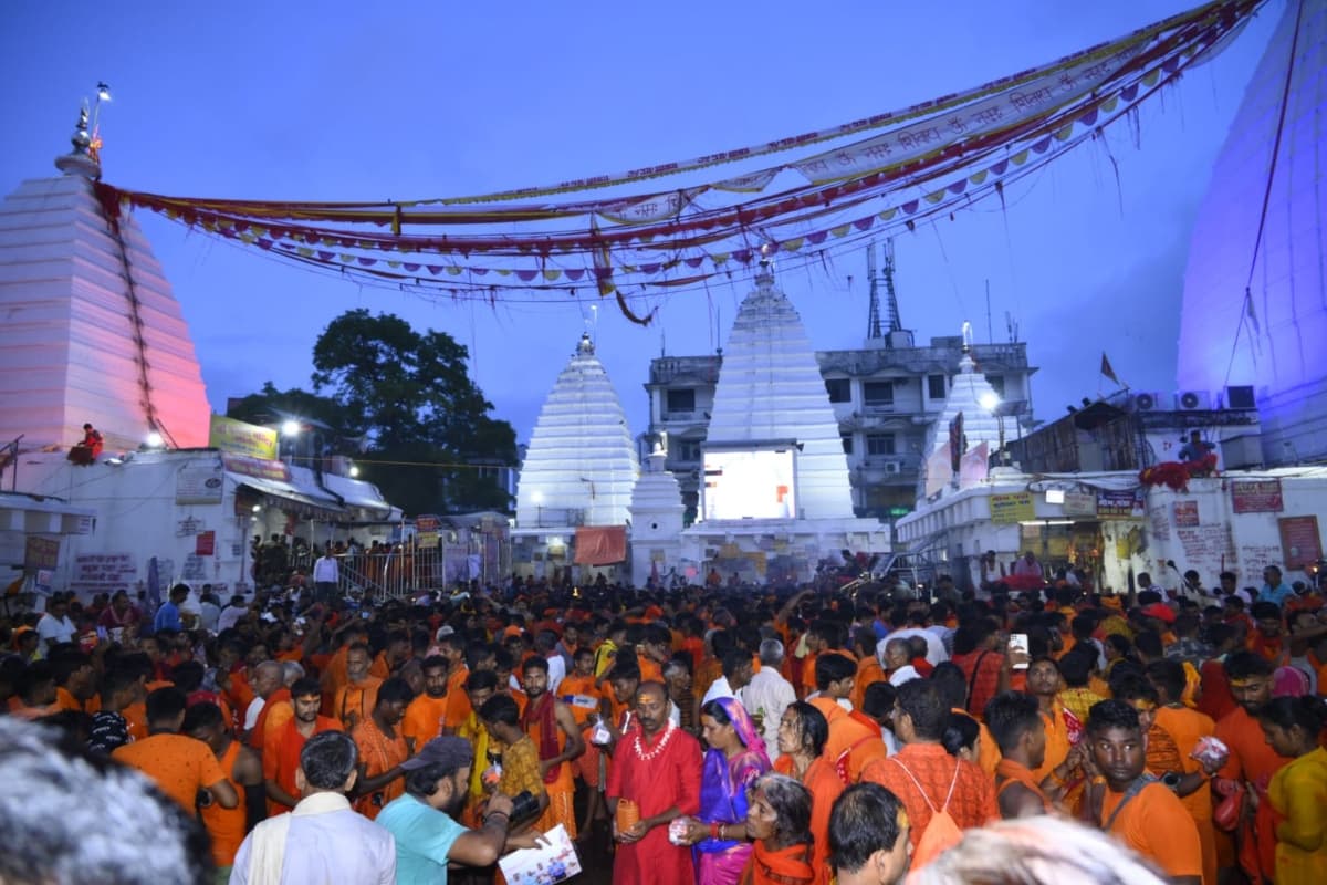 बांग्ला सावन में बाबाधाम का अद्भुत नजारा, कांवरिया पथ से आईं दिल छू लेने वाली तस्वीरें