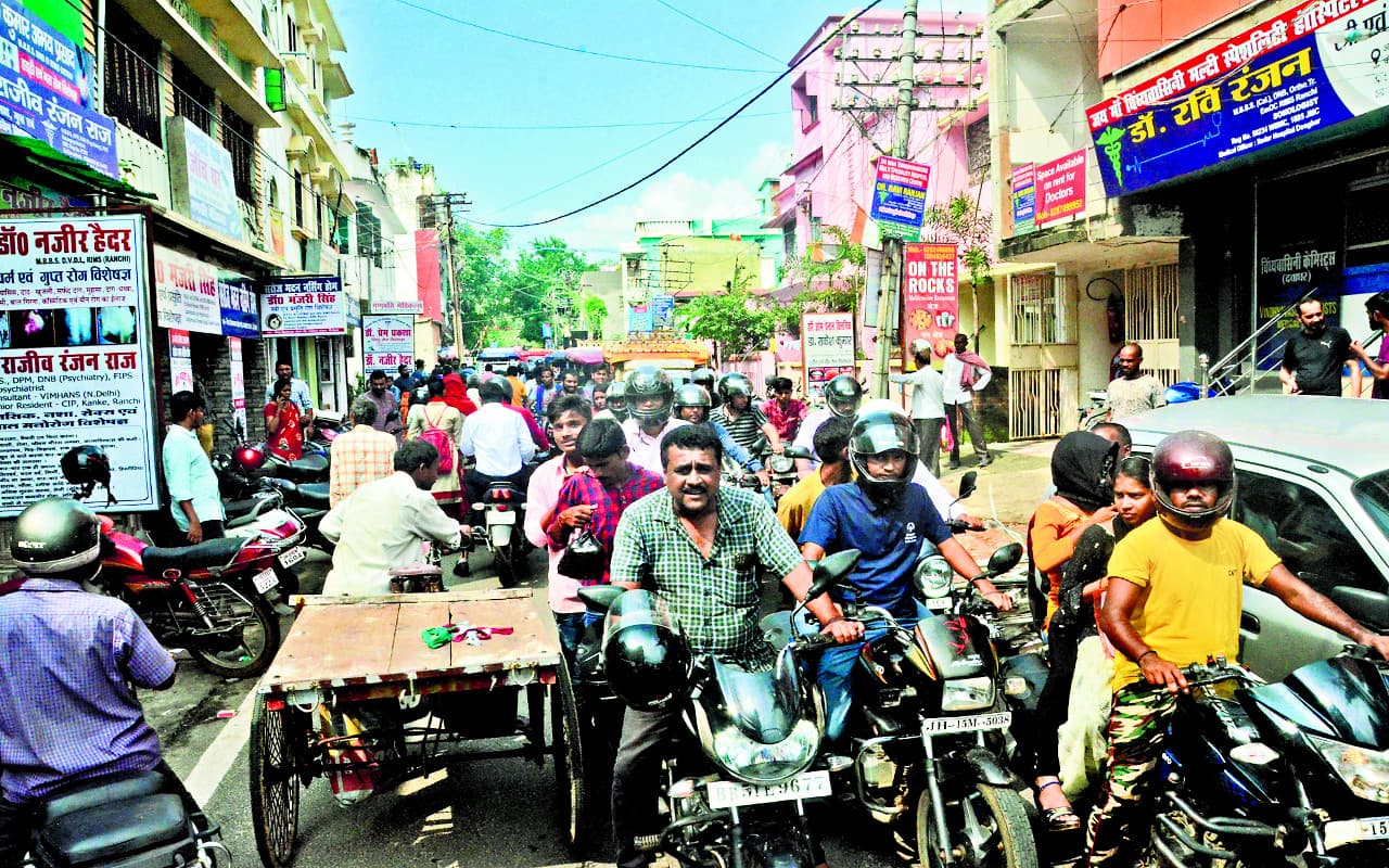 औरंगाबाद : लग्न के दिनों में जाम से कराह रहा है अंबा बाजार, रोज फंस रहे हैं एम्बुलेंस