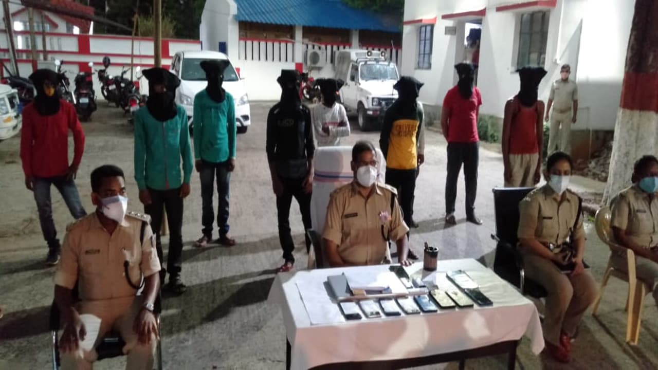 Jharkhand Cyber Crime News : देवघर के सारवां व मधुपुर क्षेत्र से 2 इंटर स्टेट साइबर क्रिमिनल समेत 10 गिरफ्तार, जानें इनका बिहार कनेक्शन