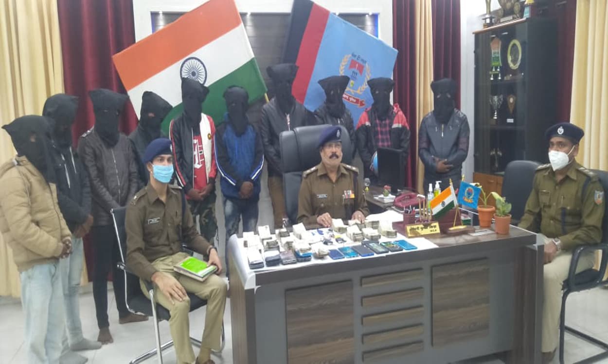 जामताड़ा के बाद अब देवघर बन रहा साइबर क्राइम जोन, पुलिस ने 14 लाख रुपये के साथ 10 आरोपियों को किया गिरफ्तार