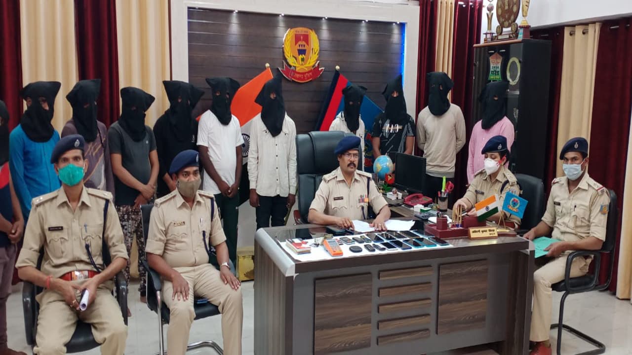 Jharkhand Cyber Crime News : देवघर में 2 CSP संचालक समेत 11 साइबर क्रिमिनल गिरफ्तार, जानें कैसे करते थे ठगी Jharkhand Cyber Crime News : देवघर में 2 CSP संचालक समेत 11 साइबर क्रिमिनल गिरफ्तार, जानें कैसे करते थे ठगी