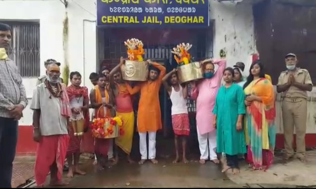 Sawan 2020 : श्रावणी पूर्णिमा को सेंट्रल जेल से एक साथ निकला 2 पुष्प मुकुट, बाबा का हुआ  शृंगार