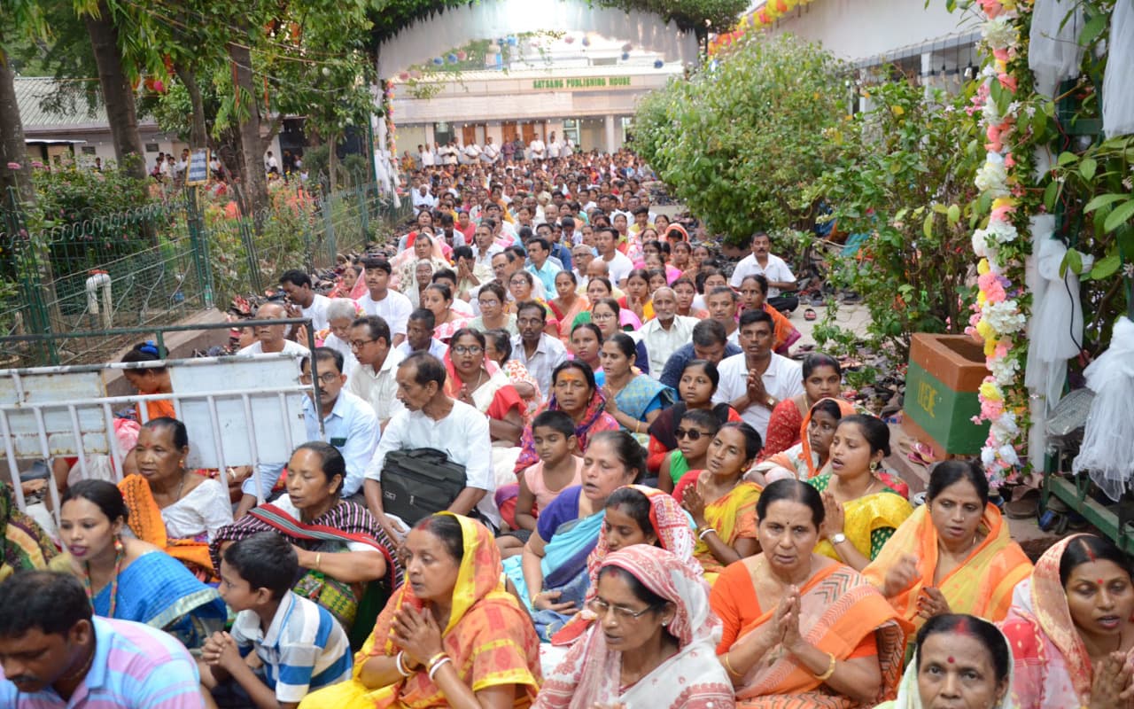 झारखंड : देश-विदेश से देवघर पहुंच रहे आचार्यदेव बाबाई दा के अनुयायी, गुरुवार को कार्यक्रम में लेंगे हिस्सा