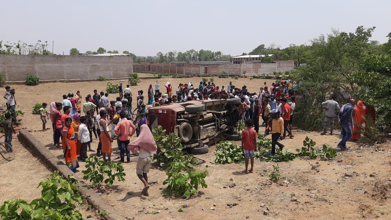 देवघर के मधुपुर में सड़क हादसे में मां-बेटे की घटनास्थल पर मौत, लोगों का फूटा गुस्सा, घंटों किया सड़क जाम