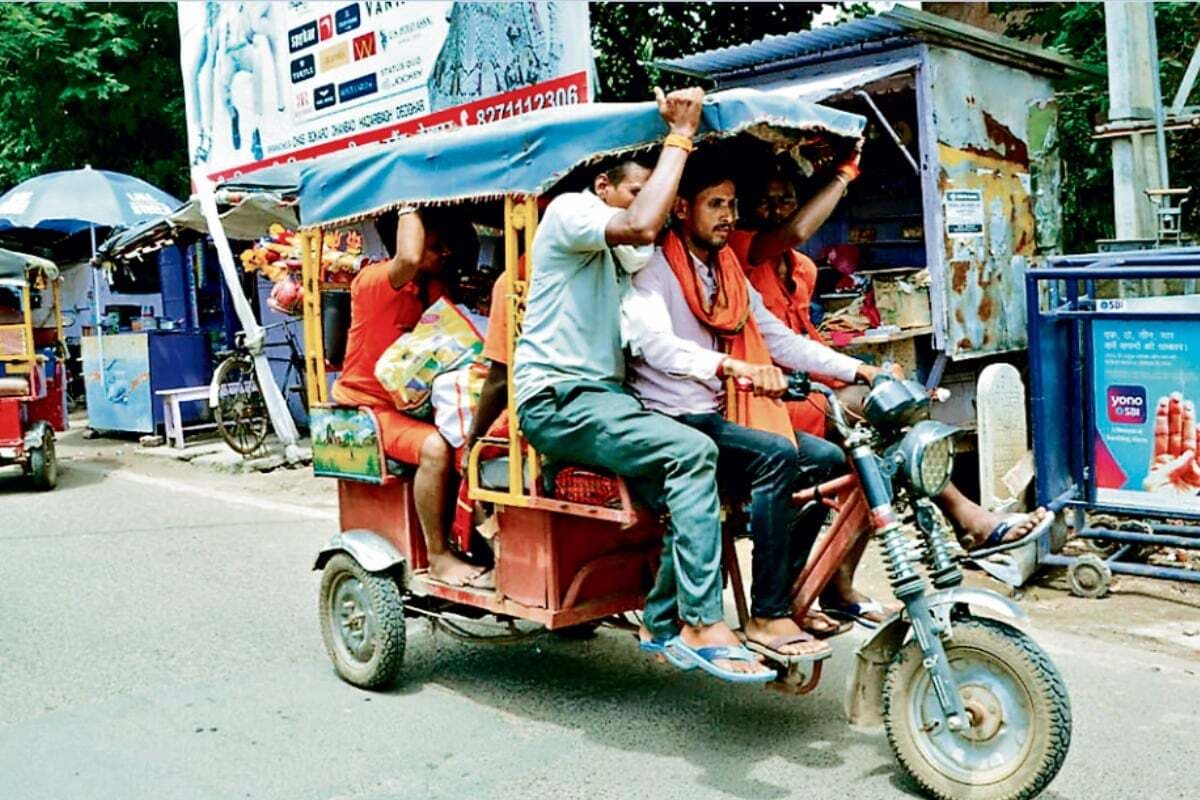 देवघर के बाबा मंदिर के आसपास गलियों में नो इंट्री, फिर भी चल रहे टोटो