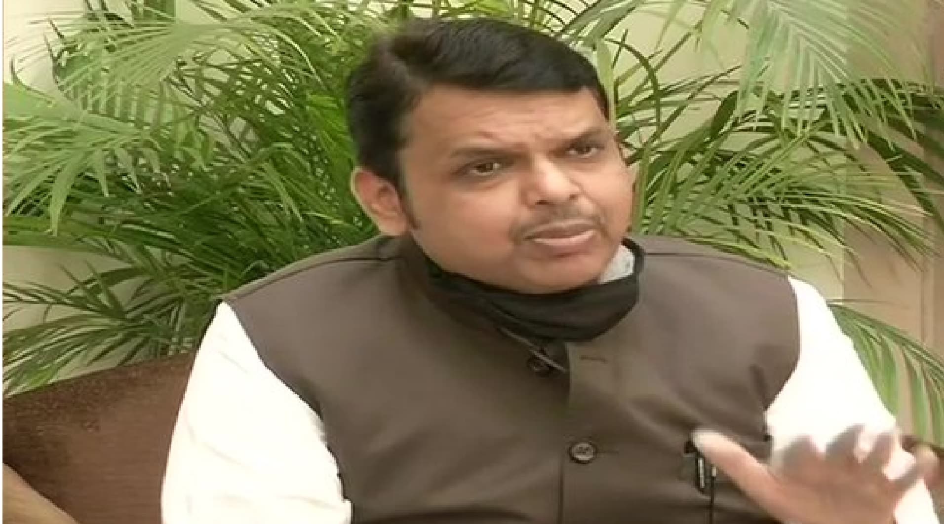 Kangana Ranaut Latest News : दाऊद का घर छोड़ दिया और कंगना का तोड़ दिया, फडणवीस का उद्धव ठाकरे सरकार पर बड़ा हमला