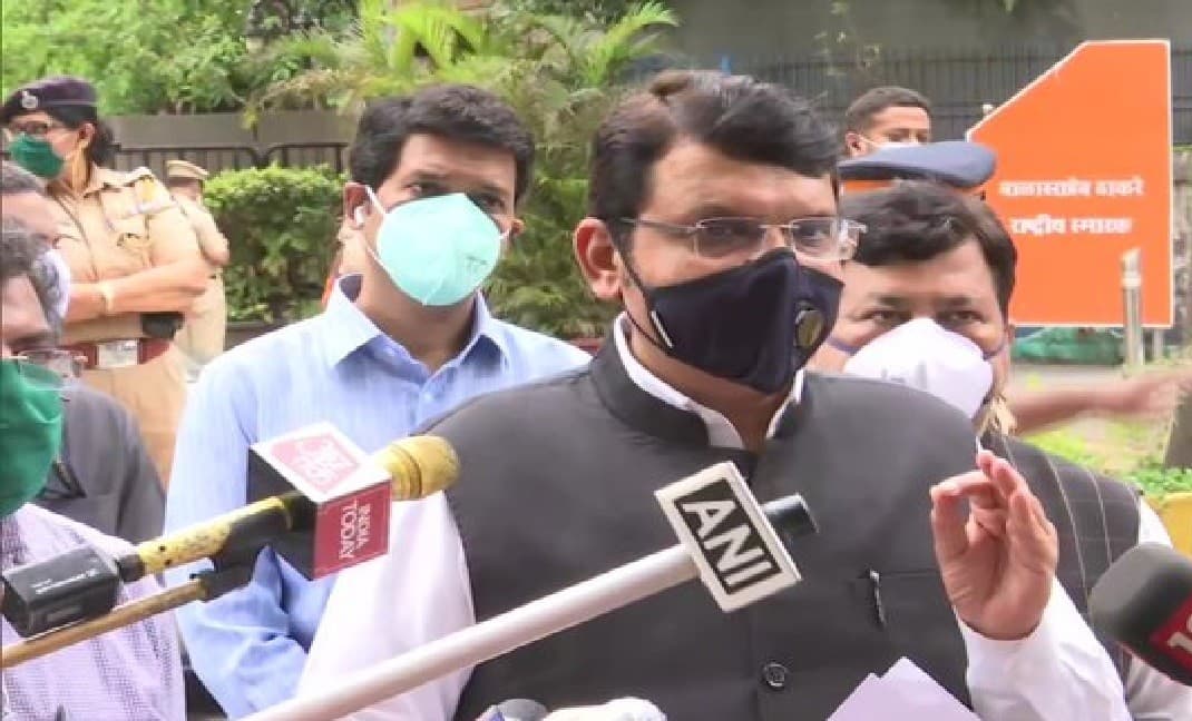 महाराष्‍ट्र में कम टेस्‍ट कर कोरोना केस दबाना चाहती है उद्धव ठाकरे सरकार : फडणवीस