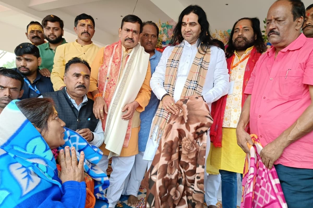 झारखंड: पलामू में बोले कथावाचक देवकीनंदन ठाकुर, बेटी सीता व बेटा राम जैसा बने, तो भारत बनेगा विश्वगुरु