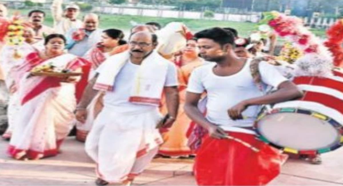 Navratri 2021: दुर्गोत्सव में श्रद्धा का रंग भरते 'ढाक के ताल', माता के आगमन से प्रस्थान तक बजते रहते हैं ढाक