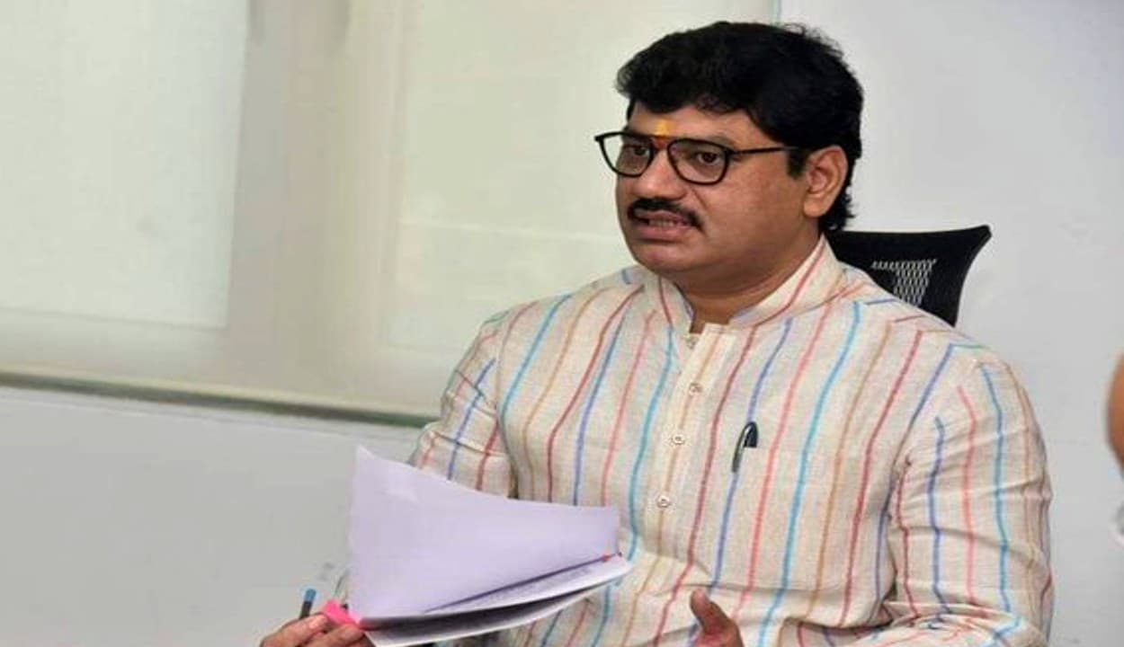 महाराष्ट्र के सामाजिक न्याय मंत्री धनंजय मुंडे को पड़ा दिल का दौरा, ब्रीच कैंडी अस्पताल में चल रहा इलाज