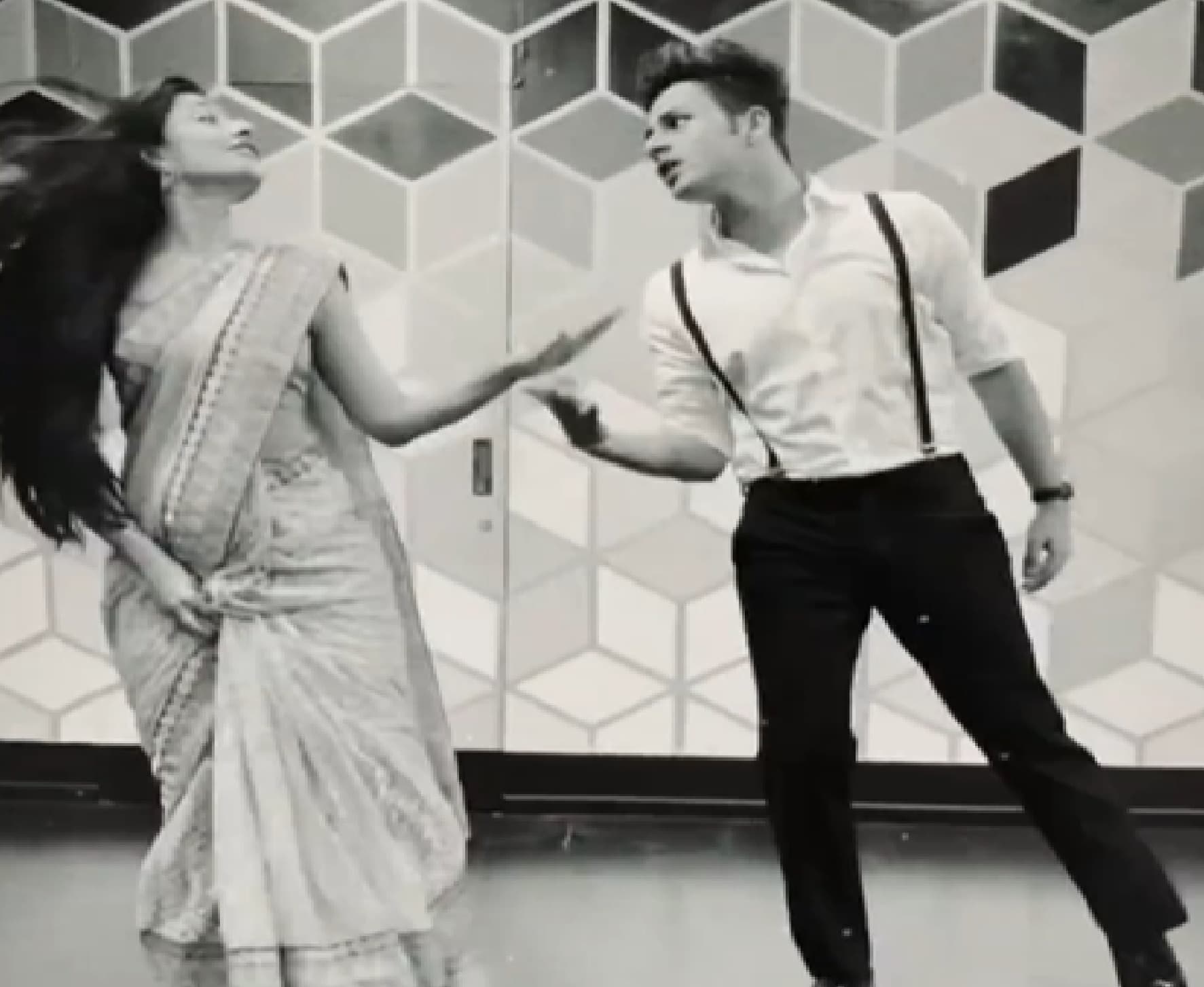 चहल की पत्नी धनाश्री ने 'एक लड़की भीगी भागी सी' गाने पर किया धांसू डांस, VIDEO वायरल