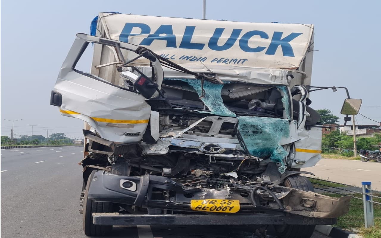धनबाद के राजगंज सिक्स लेन में भयंकर सड़क हादसा, दो ट्रक चालकों की मौत