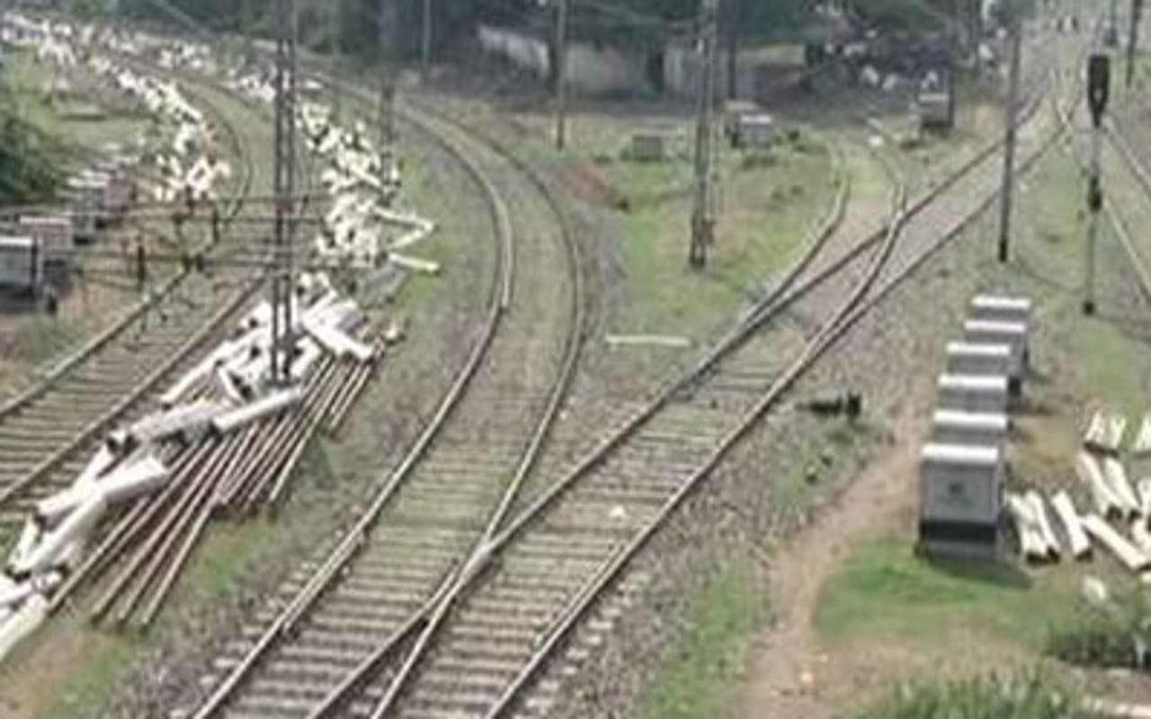 झारखंड : धनबाद-चंद्रपुरा डीसी लाइन में 6 साल बाद भी 6 पैसेंजर ट्रेनों का परिचालन शुरू नहीं, यात्री परेशान