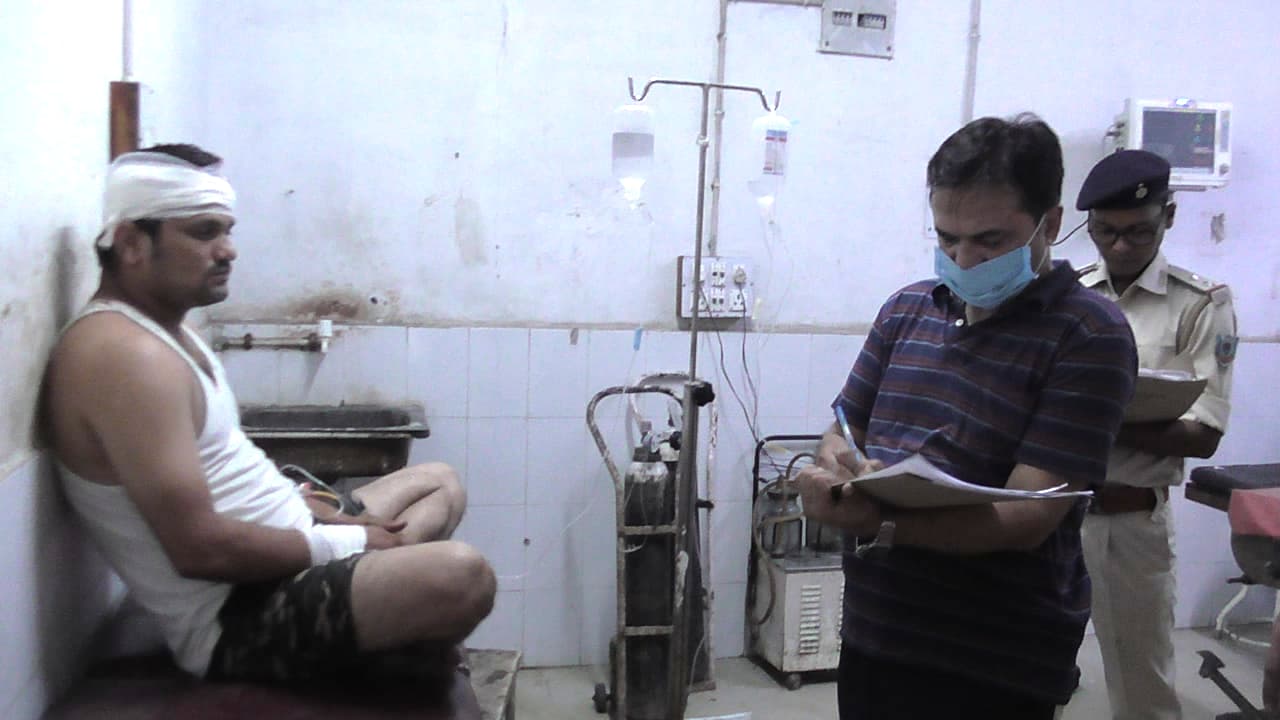 न्यू मटकुरिया रेलवे कॉलोनी में रिकवरी एजेंटों के बीच फायरिंग से खुली लोगों की नींद, भतीजा ने चाची को मारी गोली