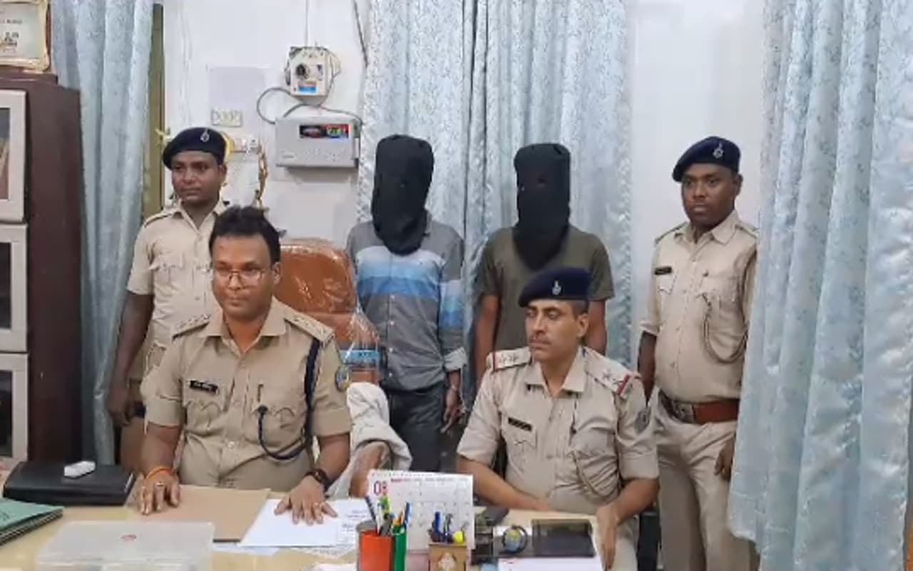 झारखंड : गैंगस्टर प्रिंस खान के 2 गुर्गों को धनबाद पुलिस ने धर दबोचा, पिता नासीर खान ने कोर्ट में किया सरेंडर