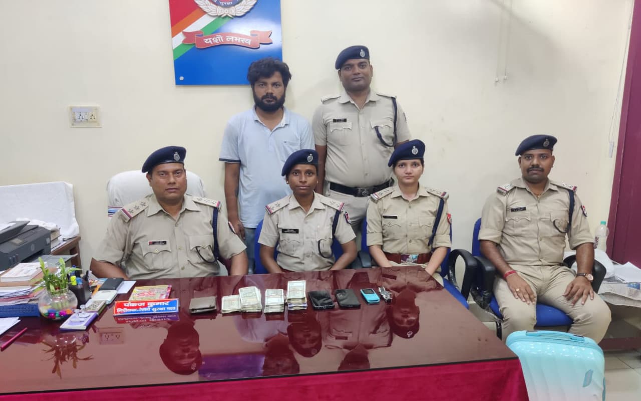 लखनऊ में प्रेमिका की हत्या कर सियालदह-नई दिल्ली दुरंतो एक्सप्रेस से भाग रहा प्रेमी धनबाद में गिरफ्तार