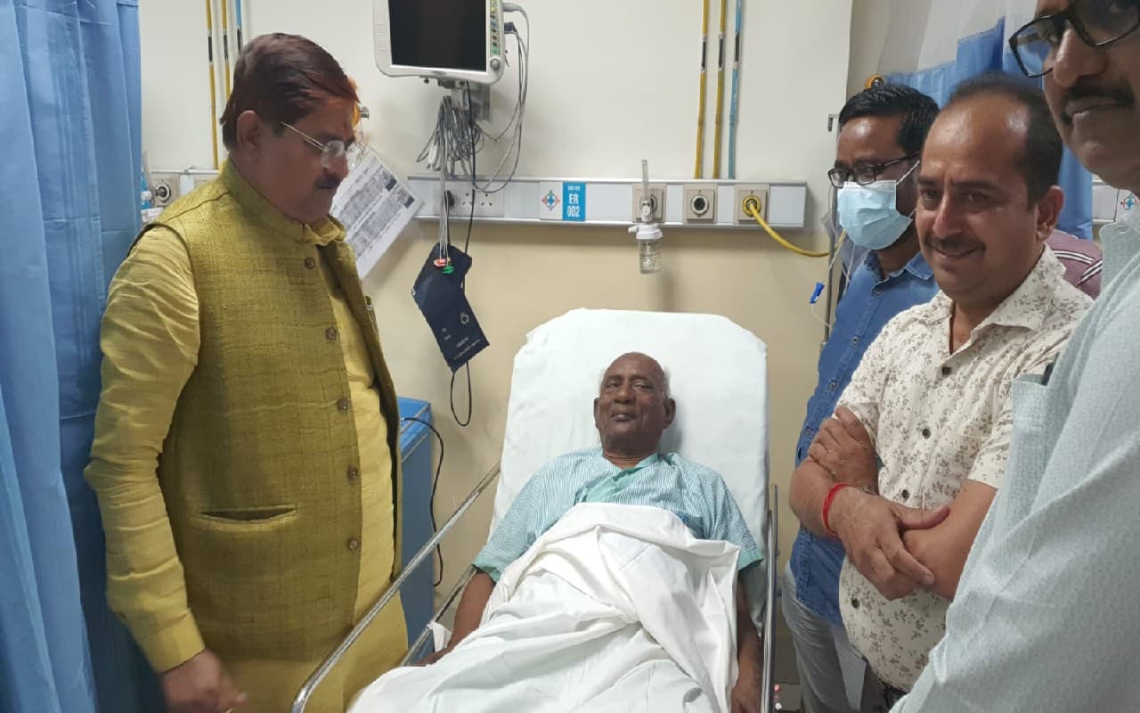 धनबाद में हुई सड़क दुर्घटना में सिंदरी के पूर्व विधायक आनंद महतो घायल, स्थिति खतरे से बाहर