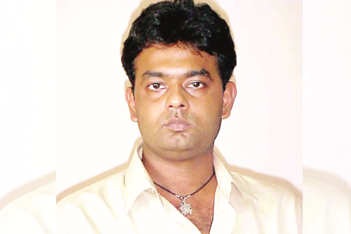 धनबाद : सूर्यदेव सिंह के बेटे राजीव रंजन सिंह को 20 साल बाद कोर्ट ने किया मृत घोषित धनबाद : सूर्यदेव सिंह के बेटे राजीव रंजन सिंह को 20 साल बाद कोर्ट ने किया मृत घोषित