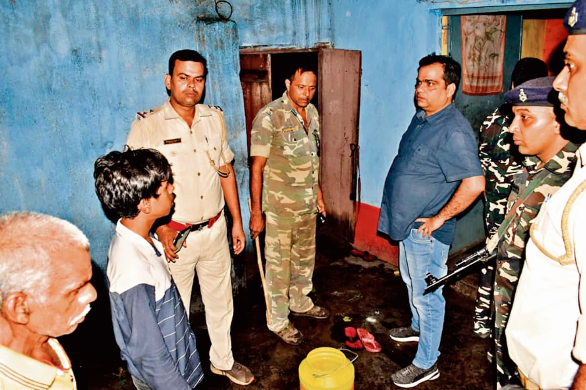 धनबाद : झरिया में मासूम बेटी के सामने सिंह मेंशन समर्थक की हत्या, रघुकुल समर्थकों पर आरोप