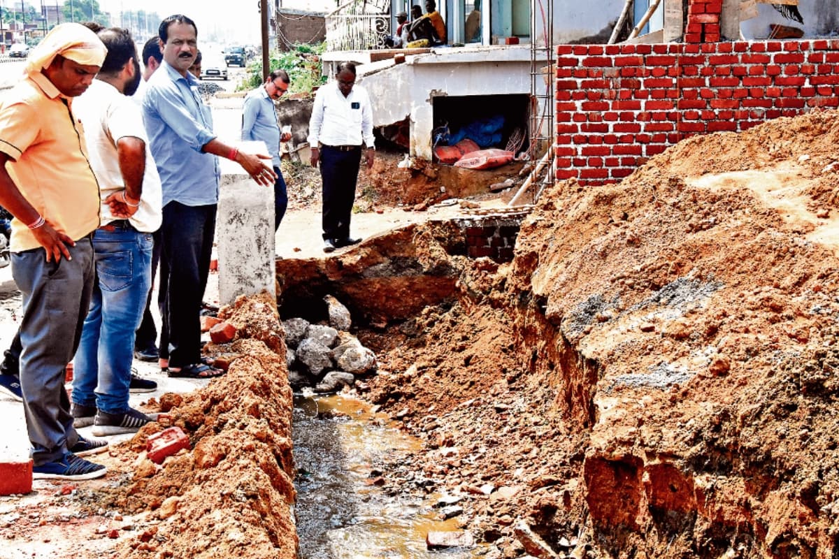 धनबाद : सीमा विवाद में फंसा नावाडीह जलनिकासी का मामला, तेज बारिश हुई, तो स्थिति हो सकती है और खराब