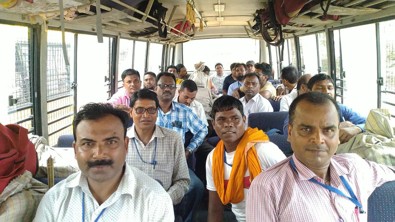 Jharkhand Panchayat Chunav: धनबाद के 2 प्रखंड के 66 पंचायतों में शुक्रवार को वोटिंग, मतदान कर्मी रवाना