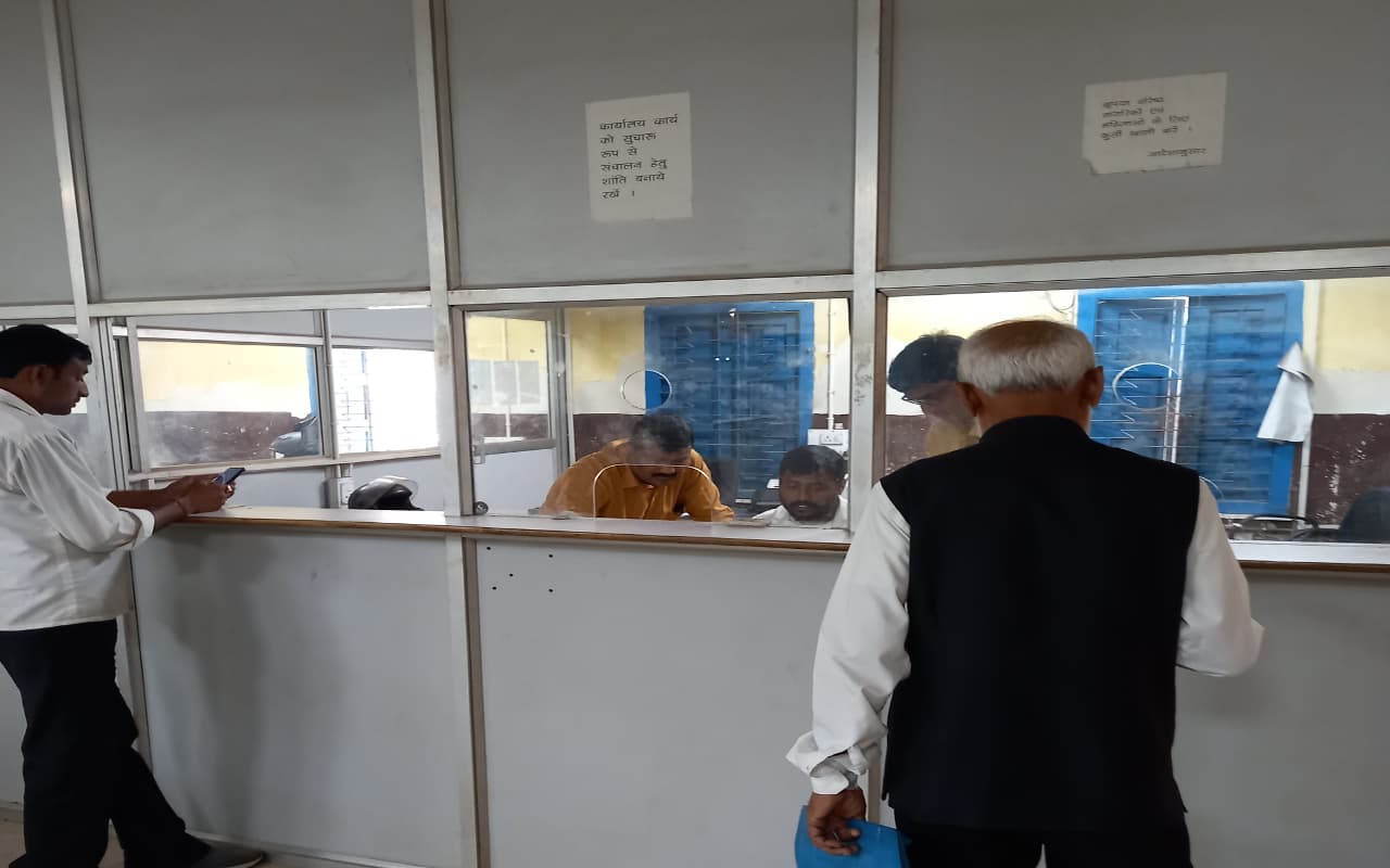 झारखंड : धनबाद में 10 दिनों से जमीन-फ्लैट की रजिस्ट्री ठप, सरकार को करोड़ों का हो रहा राजस्व का नुकसान