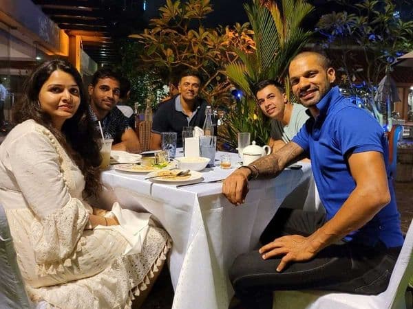 IND vs SL: लंका फतह के बाद राहुल द्रविड़ ने खिलाड़ियों को दिया ट्रीट! धवन ने शेयर की डिनर पार्टी की फोटो