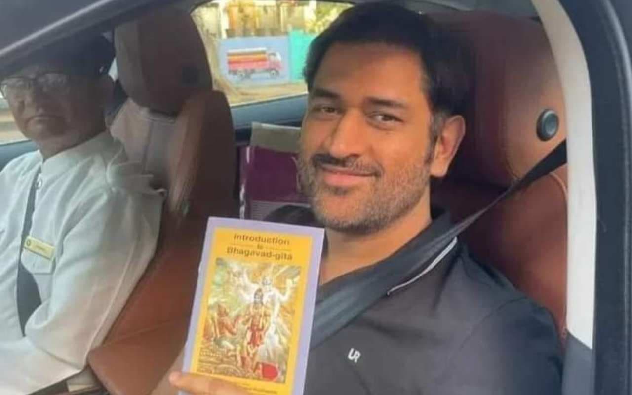 MS Dhoni: संन्यास के बाद भी कमाई के मामले में नंबर-1 हैं धोनी, सचिन और रोहित शर्मा से भी आगे हैं माही MS Dhoni: संन्यास के बाद भी कमाई के मामले में नंबर-1 हैं धोनी, सचिन और रोहित शर्मा से भी आगे हैं माही
