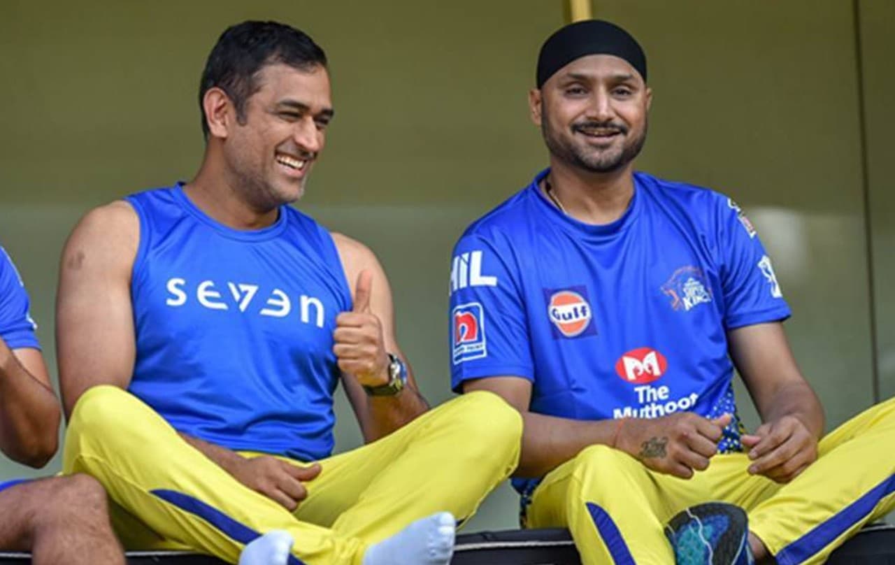 एमएस धोनी ने दी खास सलाह और हरभजन सिंह ने की कमाल की गेंदबाजी, टर्बनेटर ने सुनायी 2011 विश्व कप की कहानी