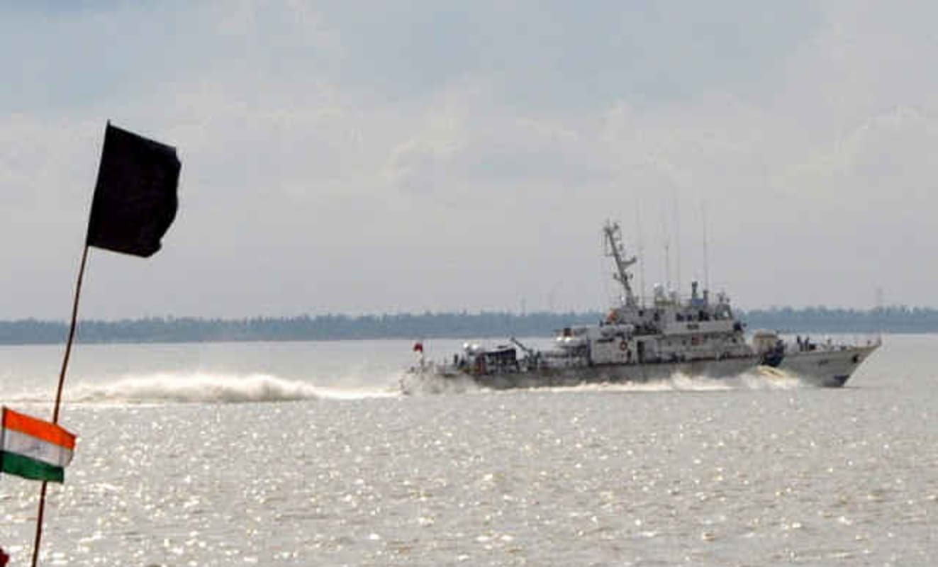 West Bengal News: नौका के जरिये बांग्लादेश भेजे जा रहे थे 3.3 करोड़ के कपड़े, कस्टम ने पकड़ा