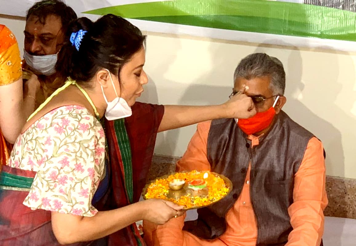 दिलीप घोष ने बंगाल को गुजरात की तरह विकसित करने की बात कही, तो तृणमूल ने कहा, गुजरात को दंगों के लिए जाना जाता है