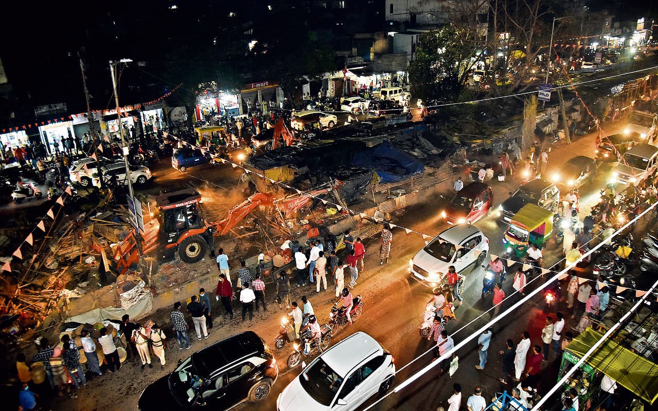 झारखंड : जमशेदपुर के डिमना में 256 दुकानों पर चला बुलडोजर, अतिक्रमण हटाने में मानगो सीओ को रखा गया दूर