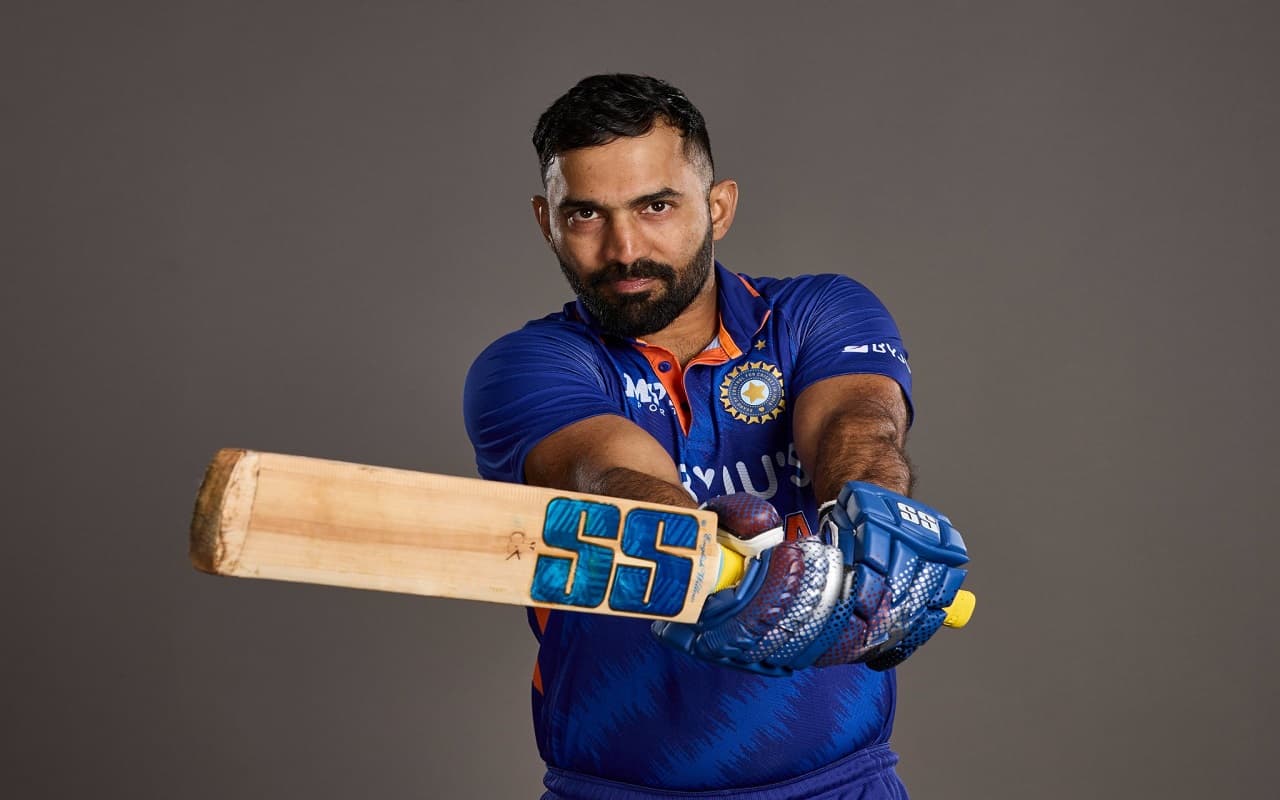 Dipika Pallikal Karthik: वाइफ दीपिका पल्लीकल ने भारत के लिए जीता मेडल, पति दिनेश कार्तिक ने लुटाया प्यार