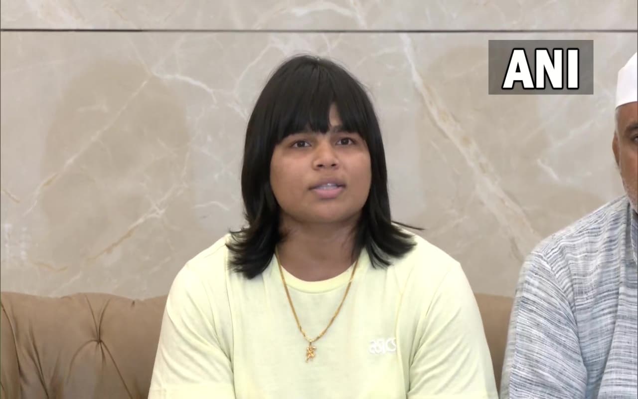 CWG 2022: ब्रॉन्ज मेडल विजेता दिव्या ने केजरीवाल पर लगाया मदद नहीं करने का आरोप, CM योगी को कहा थैंक्स