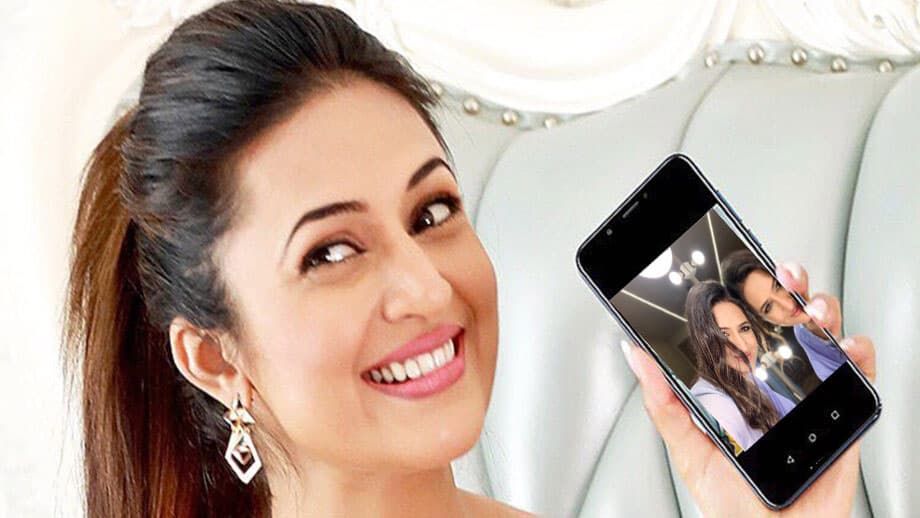 Divyanka Tripathi ने शेयर की मिरर सेल्फी, पर्पल आउटफिट में नजर आईं एक्ट्रेस, लिखा करीब . . .