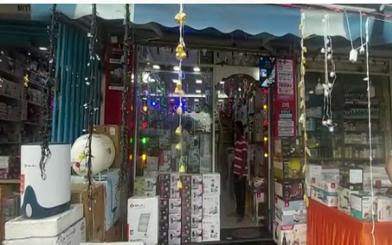 Diwali 2022: दिवाली की रंगबिरंगी लाइट्स से सजे रांची के बाजार, इंडियन लाइट्स की है अच्छी डिमांड