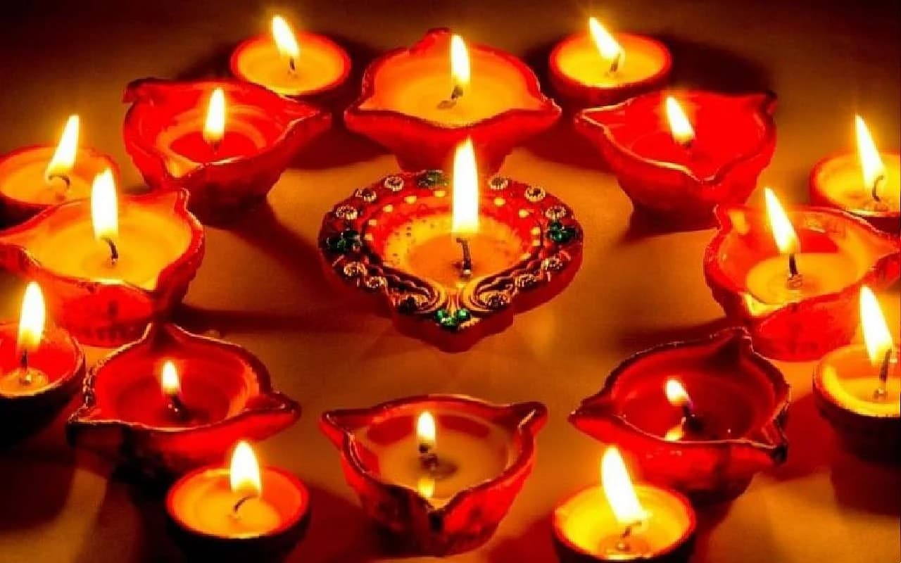 Diwali Muhurat Trading: दिवाली पर एक घंटे के लिए खुला शेयर बाजार, इस दौरान शुभ माना जाता है निवेश