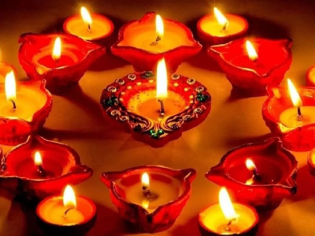 Diwali Pujan Samagri List: दिवाली पर लक्ष्मी-गणेश पूजा के लिए जानें संपूर्ण पूजन सामग्री और पूजा विधि
