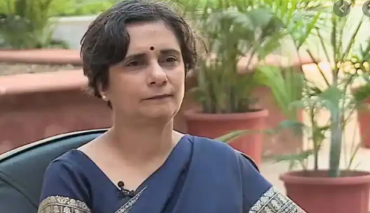 'देश में वैक्सीनेशन की रफ्तार काफी धीमी, कहीं वैक्सीन की उपलब्धता नहीं तो कहीं आपूर्ति सीमित'