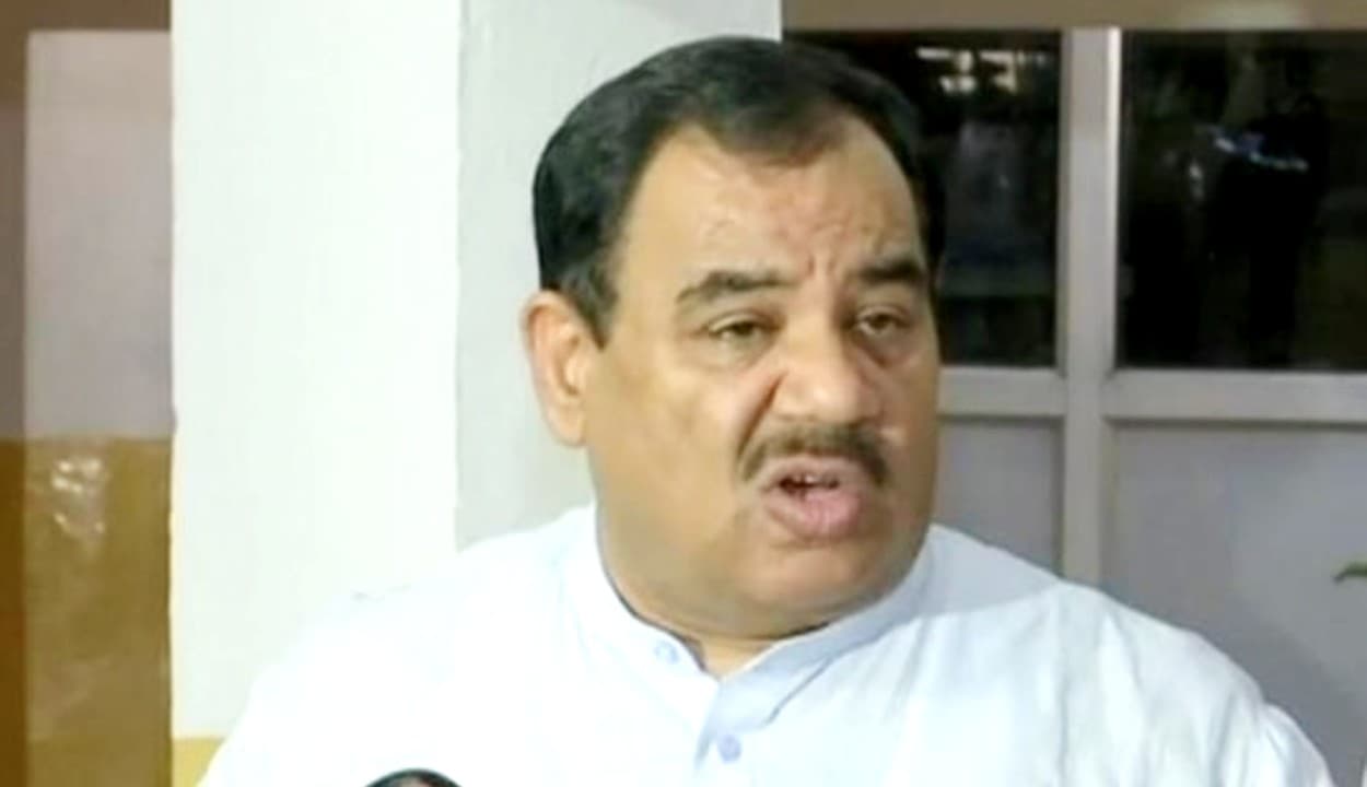 उत्तराखंड की राजनीति में मौसम विज्ञानी माने जाते हैं डॉ हरक सिंह रावत, हवा का रुख देखकर बदल लेते हैं पाला