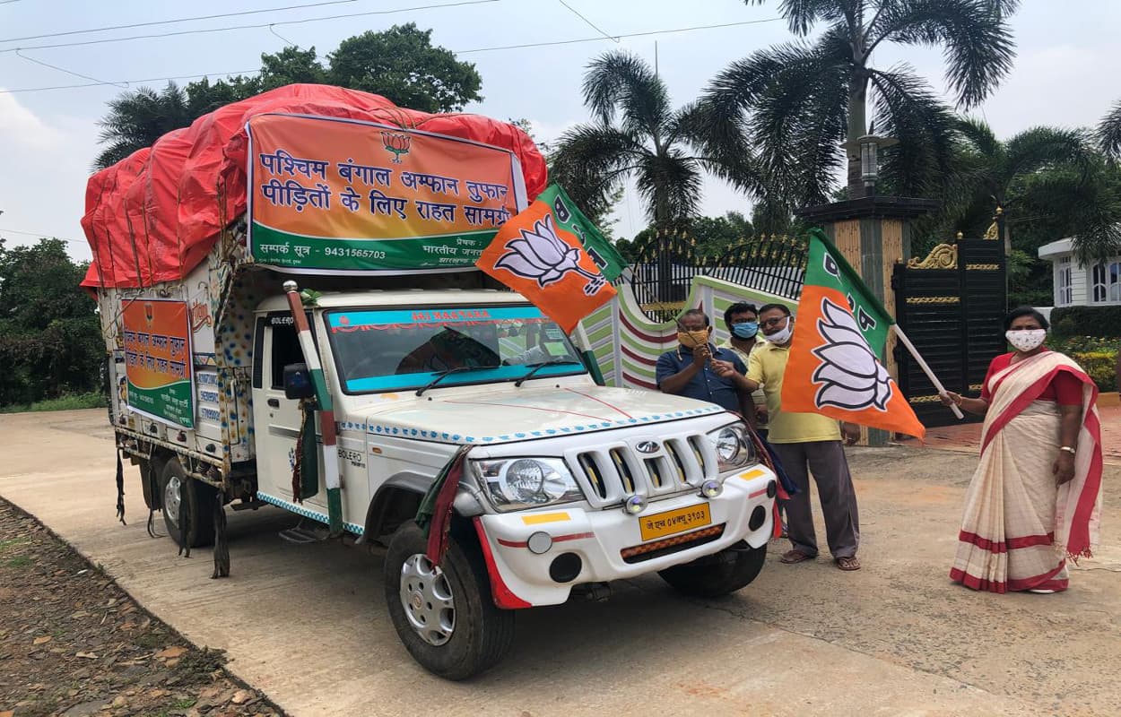 अम्फान प्रभावितों के लिए डॉ लुइस ने बंगाल भेजी राहत सामग्री