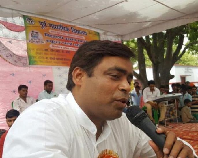 UP Election 2022: अपना दल (एस) के विधायक डॉ. आरके वर्मा पर गिरी गाज, पार्टी के खिलाफ साजिश का आरोप