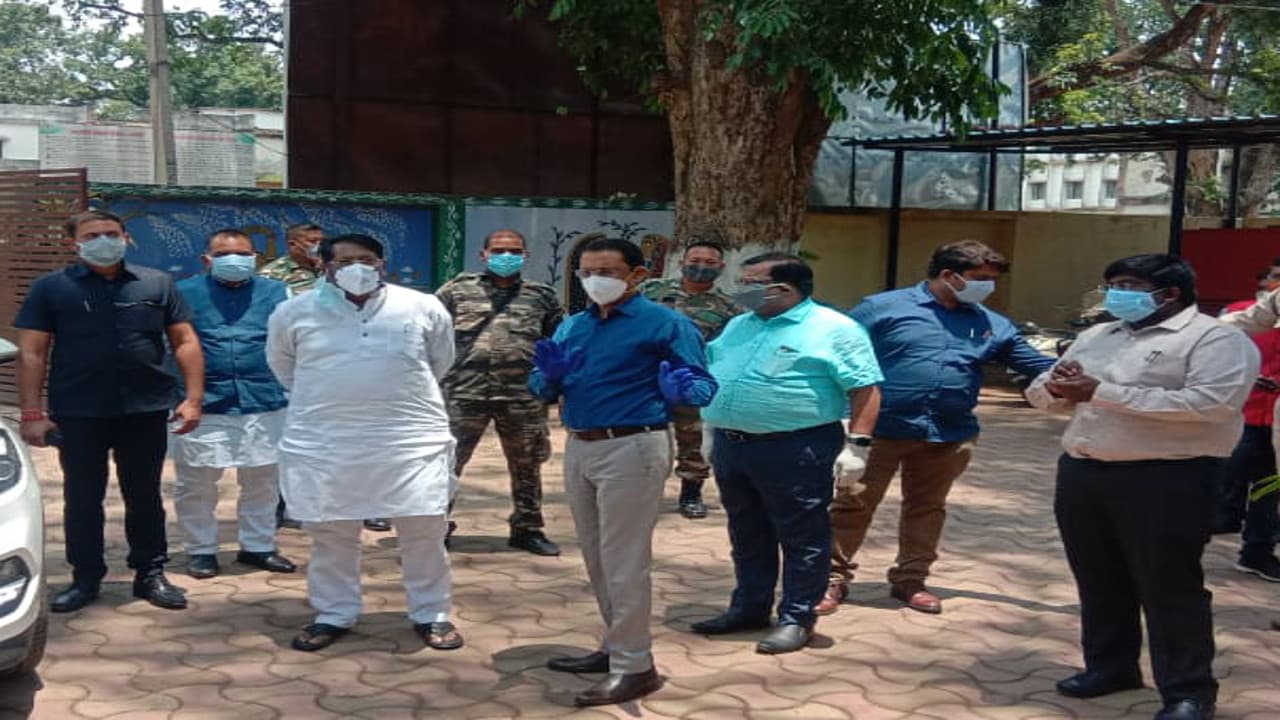 गुमला पहुंचे झारखंड के वित्त मंत्री डॉ रामेश्वर उरांव बोले- पत्रकार भी फ्रंटलाइन वॉरियर्स हैं, काेरोना वॉरियर्स की सुविधा मिलने की करेंगे पहल