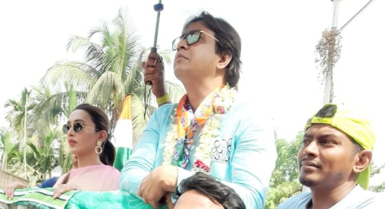 डॉ राणा चटर्जी के लिए ममता बनर्जी की मिमी ने किया प्रचार, रोड शो में उमड़ी भारी भीड़